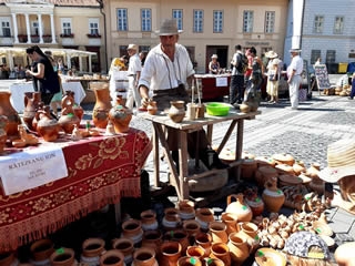 TÂRGUL OLARILOR - loc de întâlnire pentru meșteri din România,  Ungaria și Republica Moldova