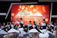 Junii Sibiului și Silvia Macrea, onorați pe scena Festivalului „Cântecele Munților”